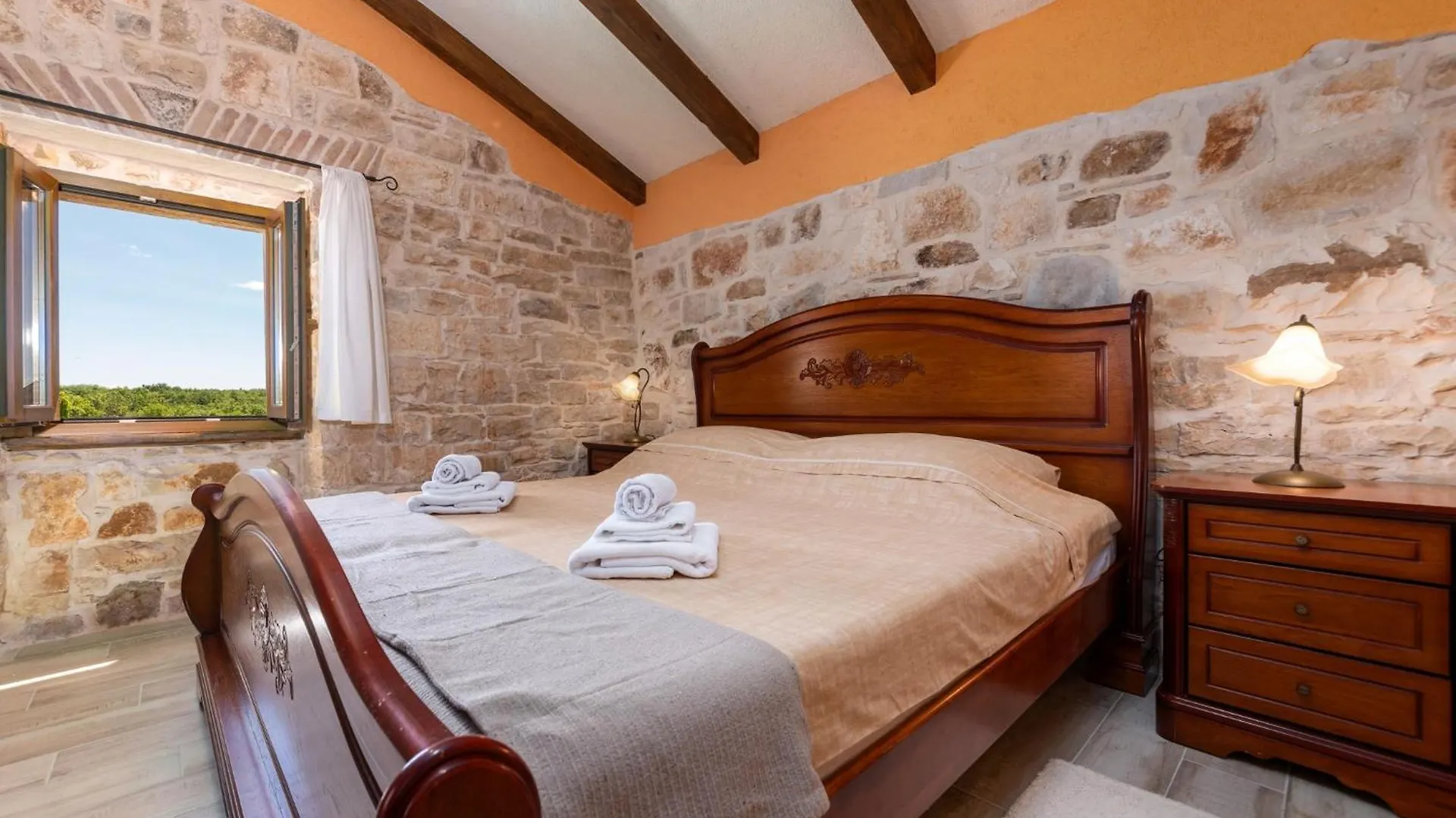 Villa Zinnia Fabci